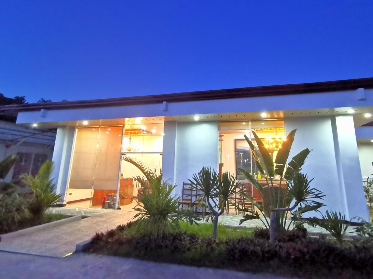 E&R Airport Hotel Dumaguete City Exteriér fotografie