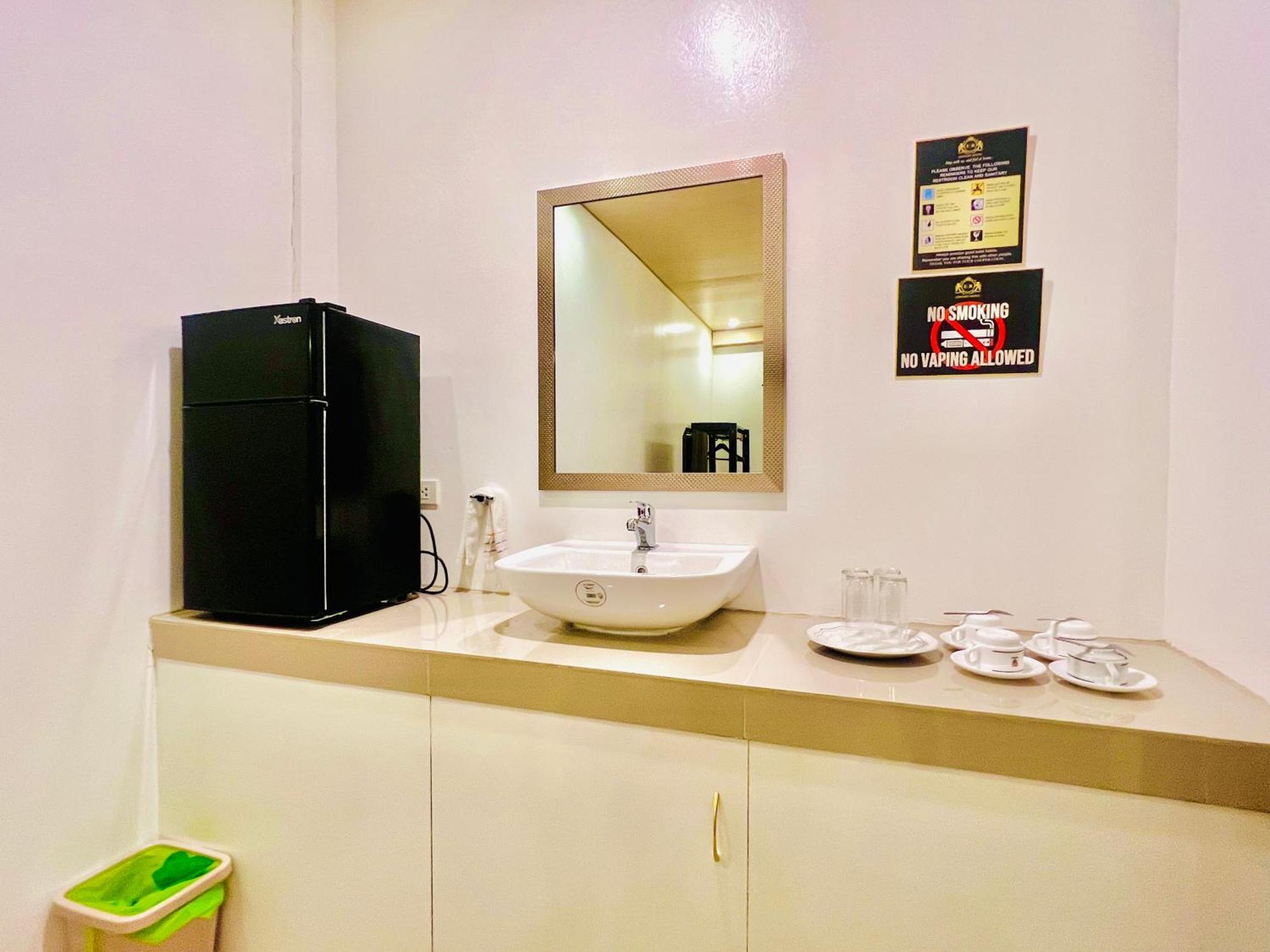 E&R Airport Hotel Dumaguete City Exteriér fotografie